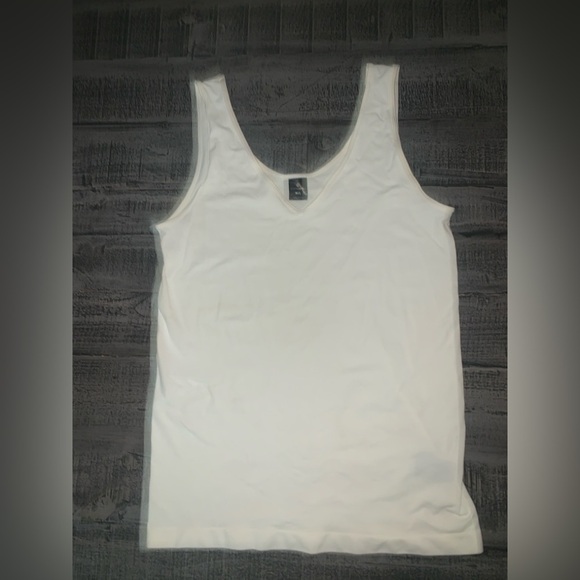 Worthington Shapewear Tank Cream/off white V-Neck Top, M/L, NWOT - Picture 4 of 4